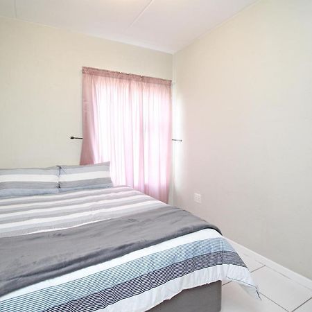 Greenwich 2 Bedroom 2 Bath Serv Apart With 24Hrs Electricity Sandton Exterior foto