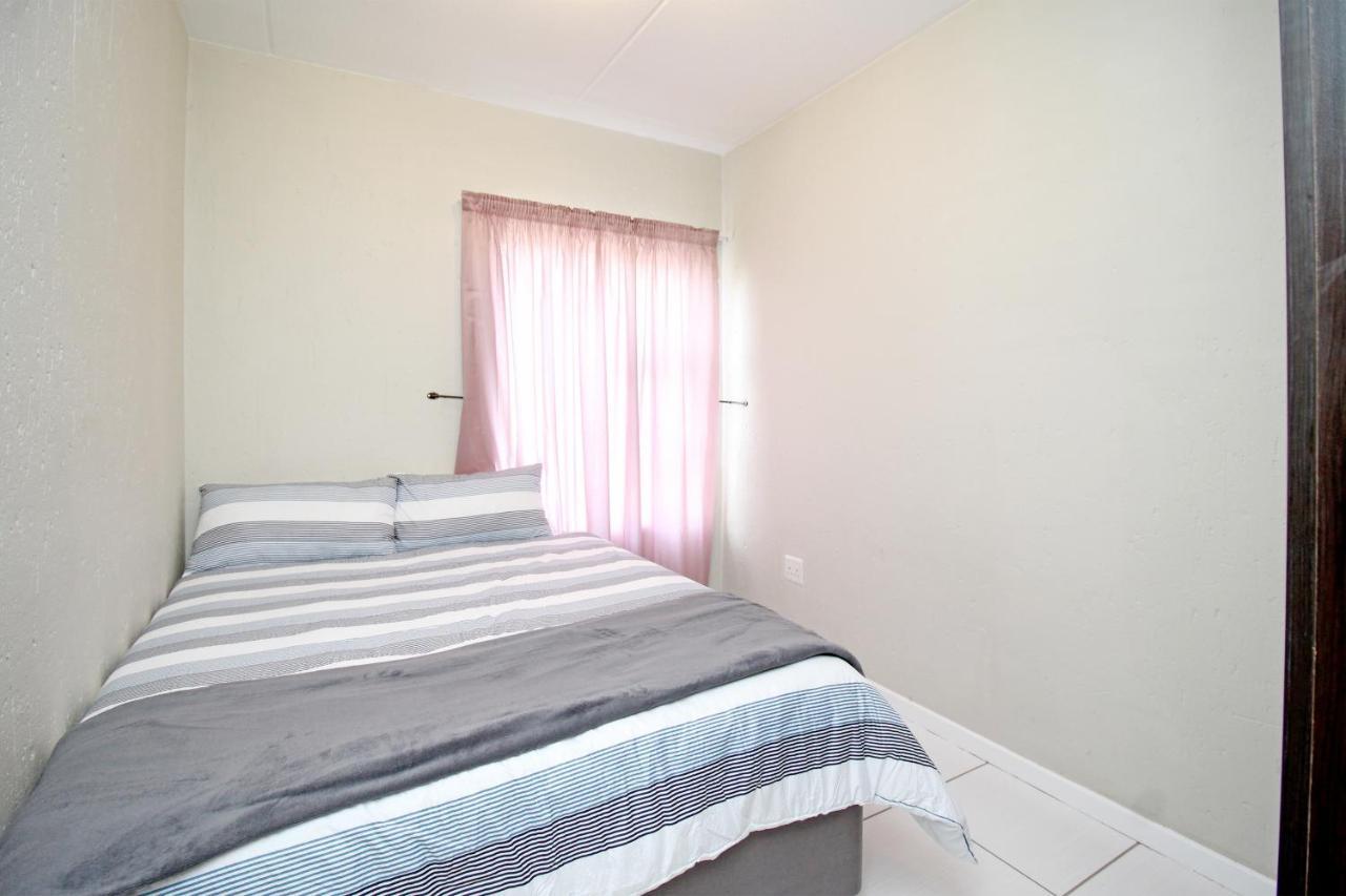 Greenwich 2 Bedroom 2 Bath Serv Apart With 24Hrs Electricity Sandton Exterior foto